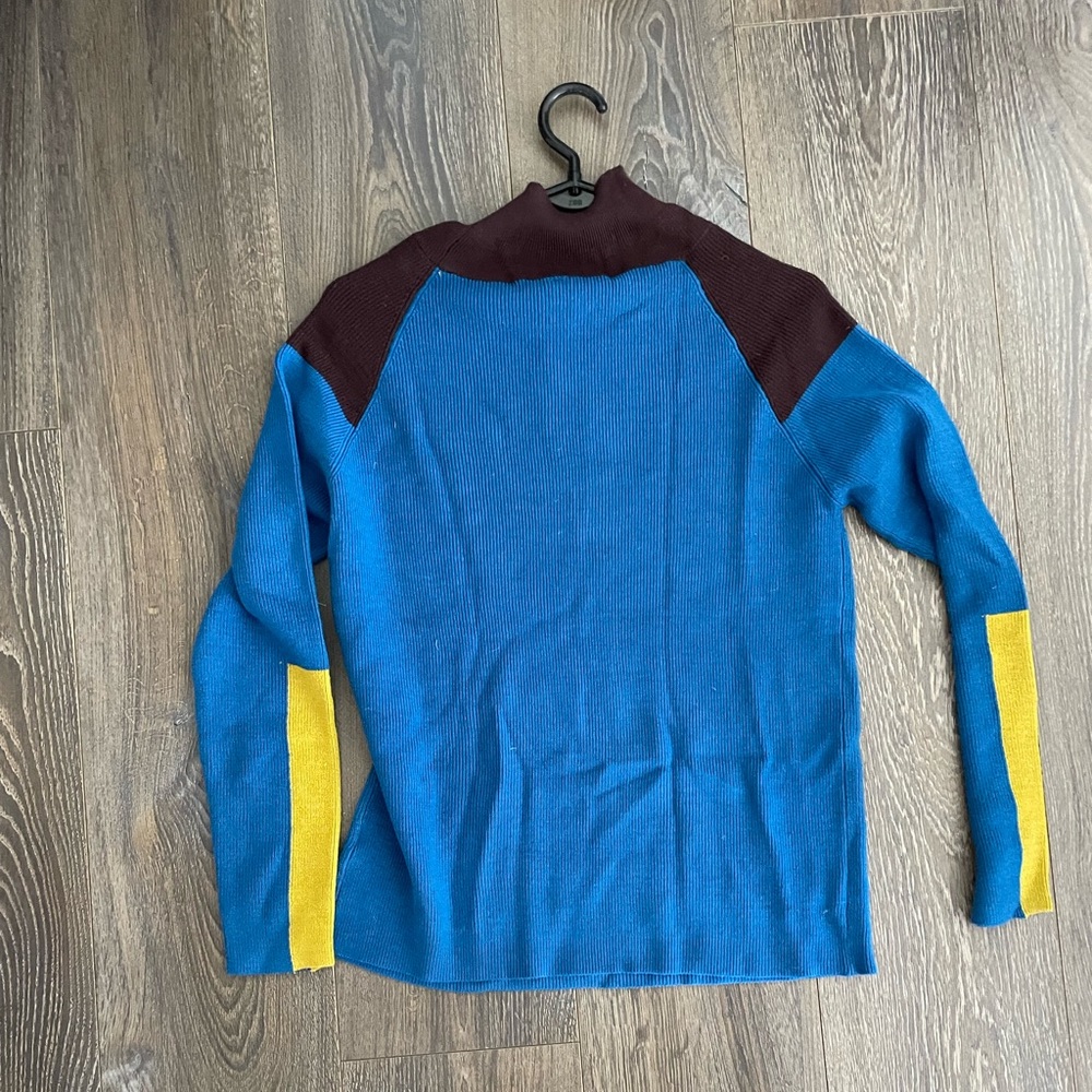 Color block turtleneck